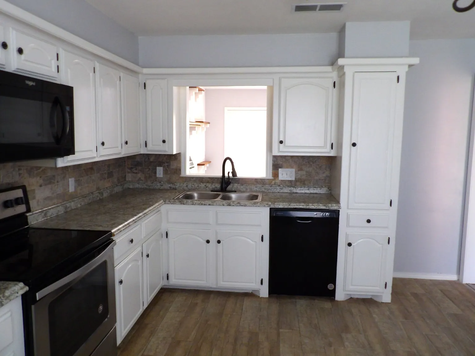 3 bed, 1.5 bath, 1300 sqft, $1,495 — Photo 4