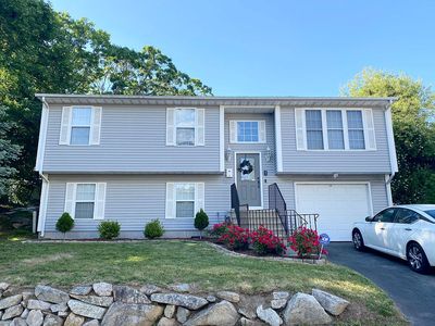 1 Hill Dr, North Providence, RI, 02911