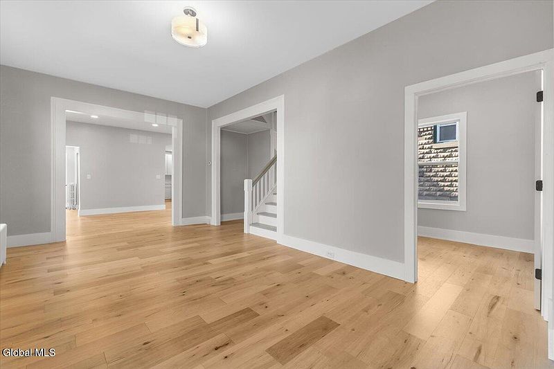 5th image of 33 James Street