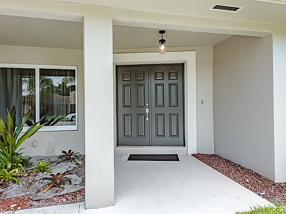 4th image of 16631 Waters Edge Dr