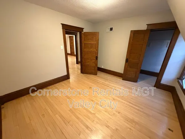 139 6th St NW, Valley City, ND 58072