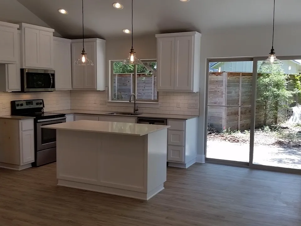 Island kitchen, SS appliances, solid surface floors throughout