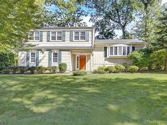 3rd image of 42 Stonewyck Dr