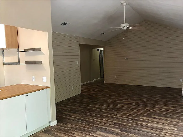 3003 Lakeside Dr — Photo 5