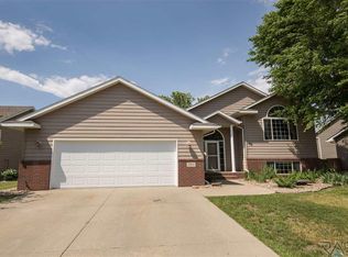 204 E Seth St, Brandon, SD 57005