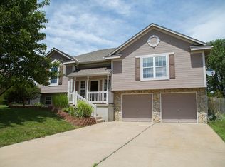 108 E Heritage Dr, Raymore, MO 64083