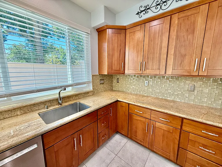 4238 Diavila Ave — Photo 17