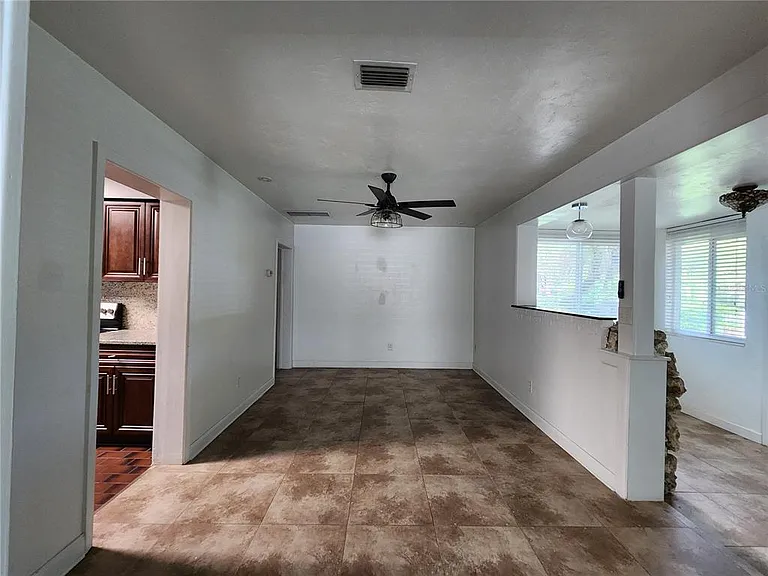 1014 NE 10th Pl — Photo 15