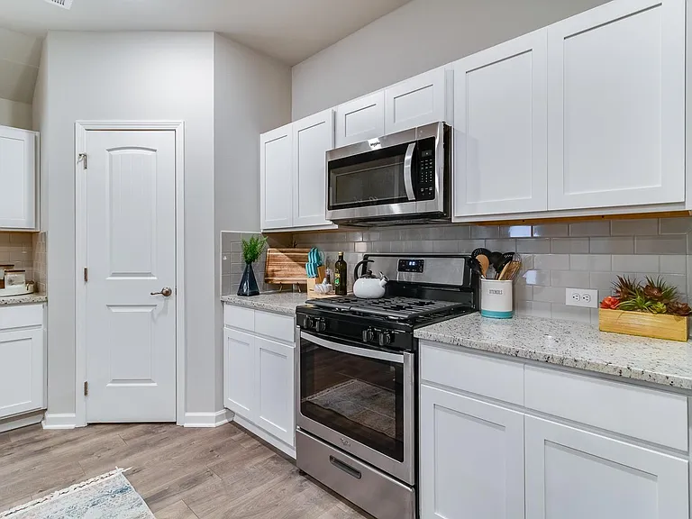 109 Red Pine Dr — Photo 4