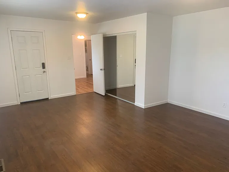 902 Munley Dr — Photo 12