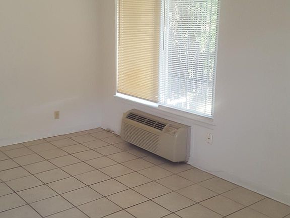 4th image of 647 Morningview Dr