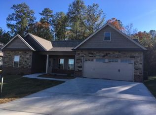 392 Franklin Circle Dr, Fort Oglethorpe, GA 30742