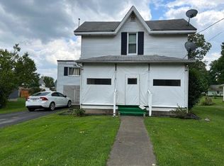18 Jamestown St, Sugar Grove, PA 16350