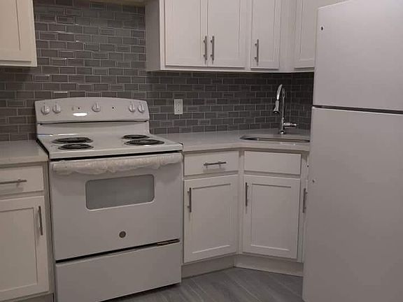 2nd image of 2937 Avenue V #3