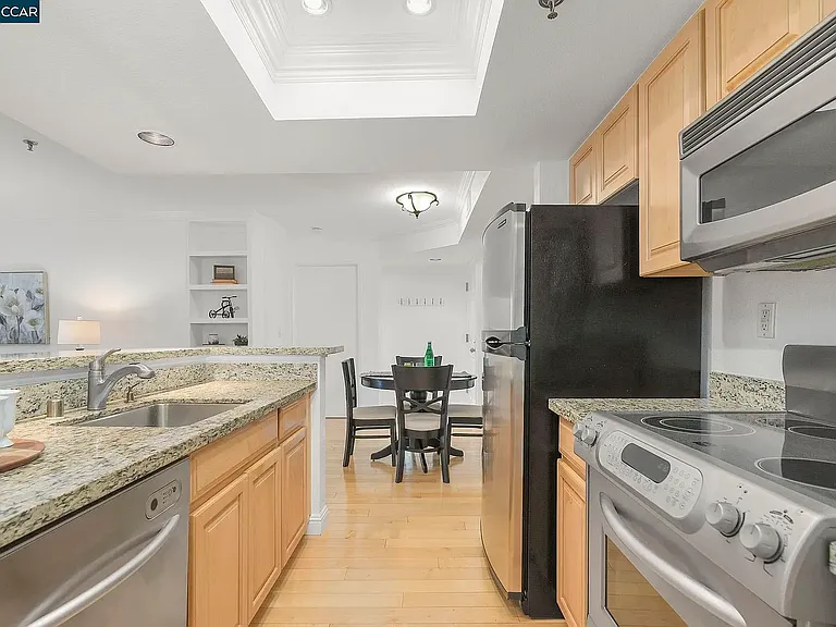 2530 Oak Rd #202 — Photo 3