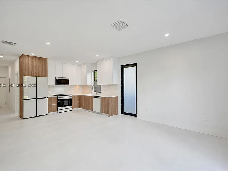 119 NE 118th St — Photo 8