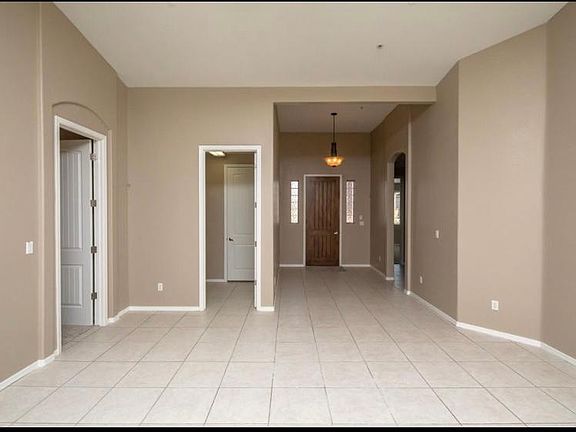 4th image of 1045 Montrose Dr
