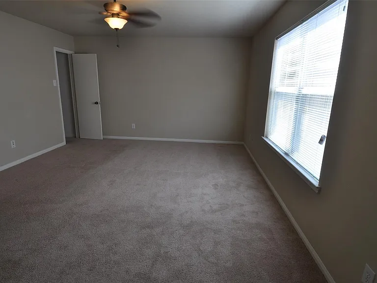 5823 Ridgebluff Ln — Photo 10
