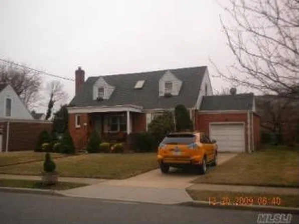 57 Bradford Rd, Valley Stream, NY 11580