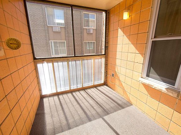 5th image of 825 E Henry Clay St APT 304
