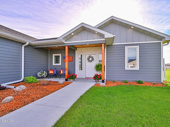 3rd image of 5984 W Prairiewood Dr