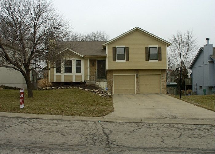 2nd image of 1558 W Prairie Ter