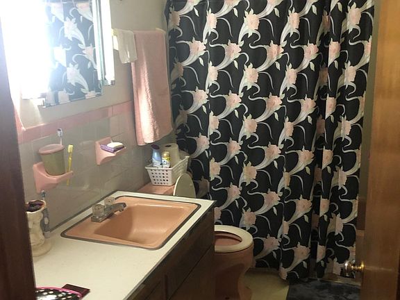 5th image of 420 Castle Dr