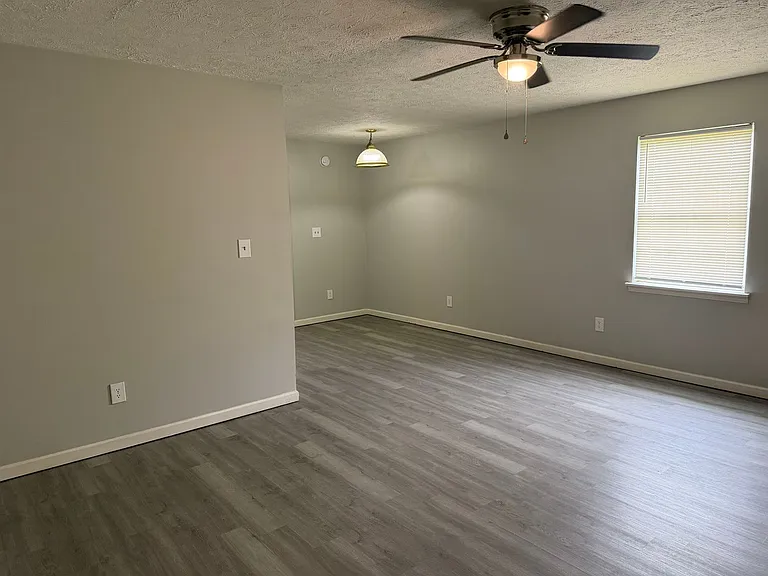 River Valley Apartments — Photo 26