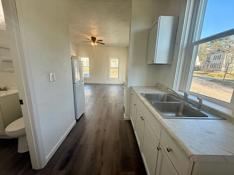 900 McClellan St — Photo 3