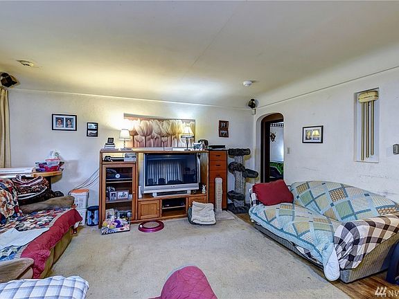 3rd image of 310 N St NE