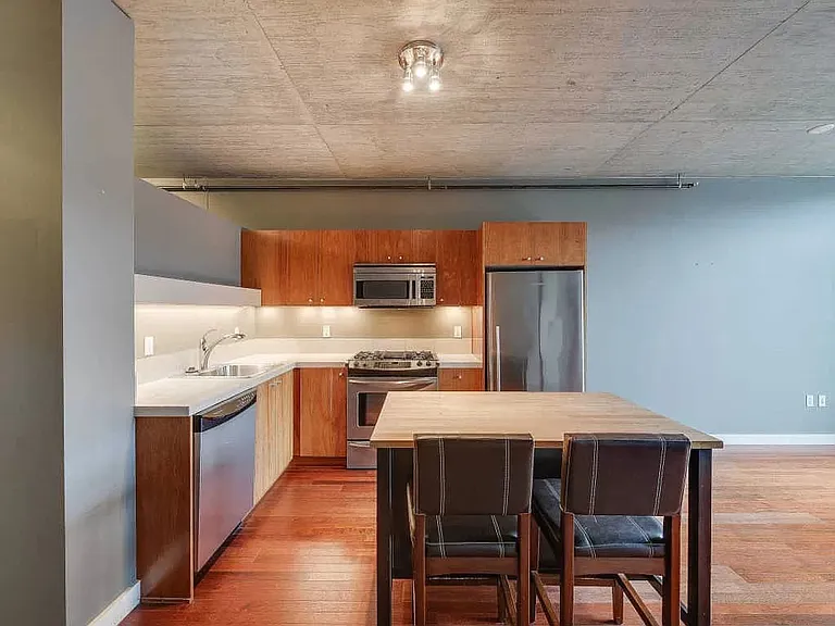 1926 W Burnside St #704 — Photo 15
