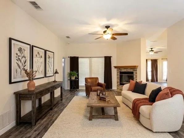 3904 Santa Cruz St, Granbury, TX 76049