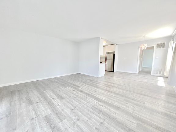 4th image of 4808 August St #8