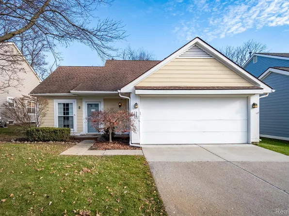 31120 Columbia Dr, Novi, MI 48377