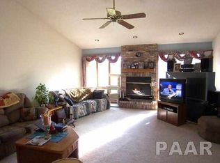 97 Regal Ln, East Peoria, IL 61611