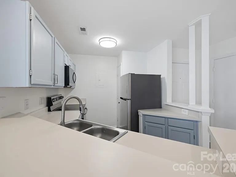18883 Vineyard Point Ln — Photo 7