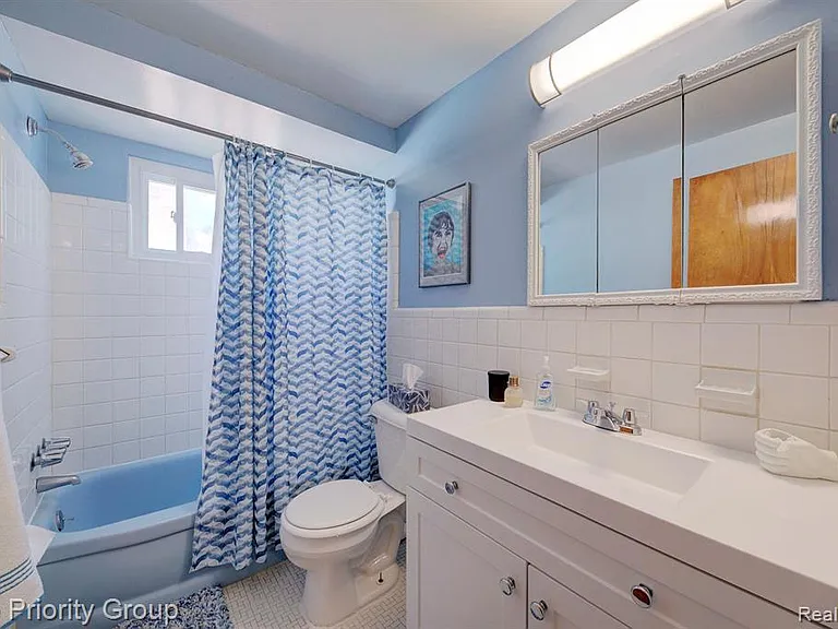1322 Elliott Ave — Photo 3