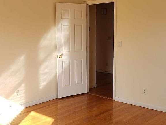 5th image of 276 New Main St