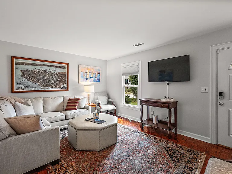 1082 S Shadow Dr — Photo 3