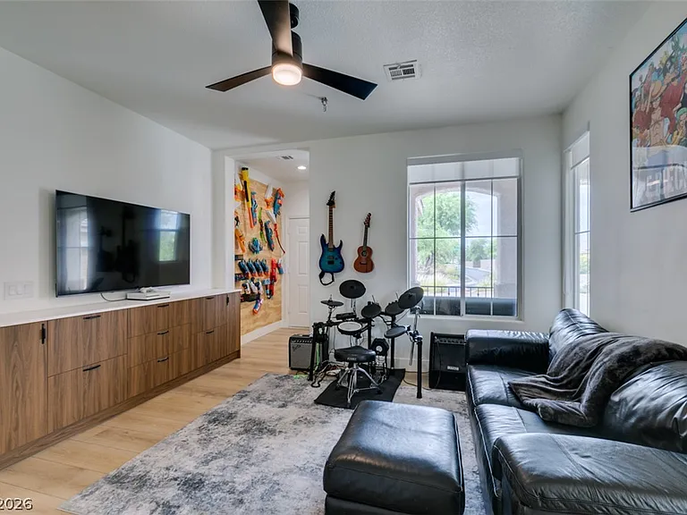 7210 Shallowford Ave — Photo 32