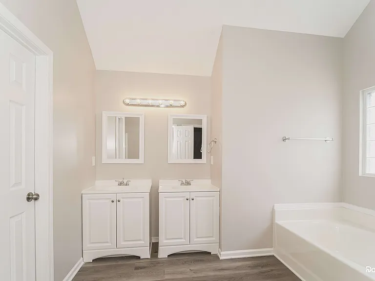 5930 Brookfield Pointe Dr — Photo 8