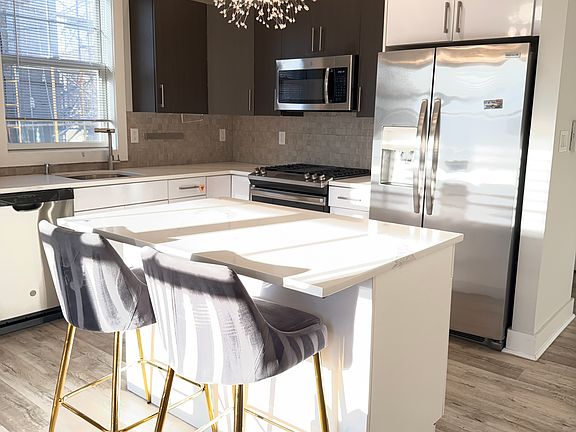 4th image of 237 Lincoln Ave #201