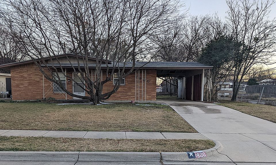 1st image of 1900 Skylark Dr