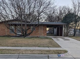 1900 Skylark Dr, Arlington, TX 76010