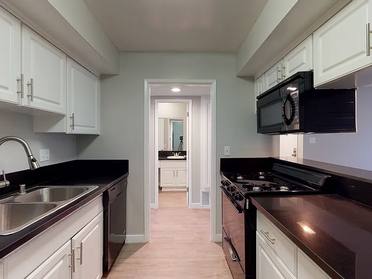 Pine Lake Apartments — Photo 23