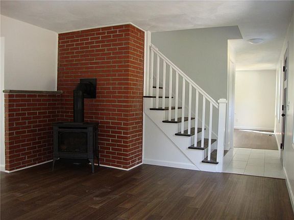 5th image of 1094 Fish Hill Rd