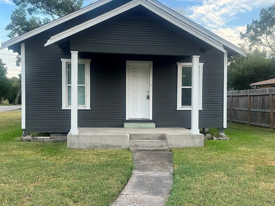 1401 Edison St