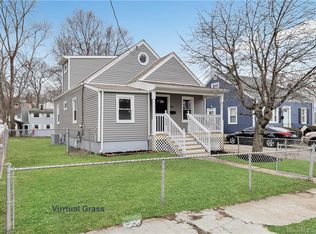 384 Burnsford Ave, Bridgeport, CT 06606