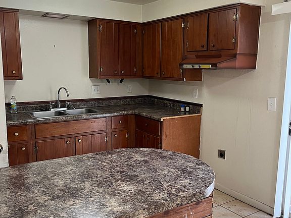 4th image of 821 Clareridge Ln