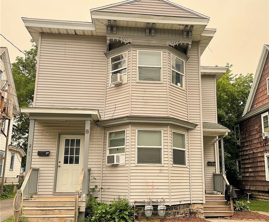 1st image of 202 W Yates St